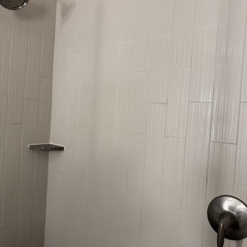 Courtyard by Marriott Los Angeles Woodland Hills - Shower - Hotels Near Me - Woodland Hills, California