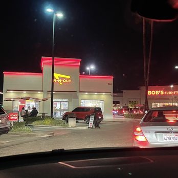 In-N-Out Burger - Still so busy with drive-thru line out the parking lot even past 11pm. - Burgers Near Me - Burbank, California In-N-Out Burger - Still so busy with drive-thru line out the parking lot even past 11pm. - Burgers Near Me - Burbank, California