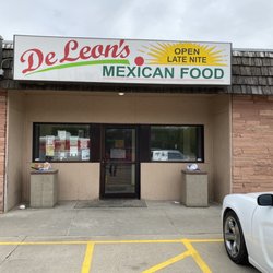 De Leon's Mexican Food - Front entry