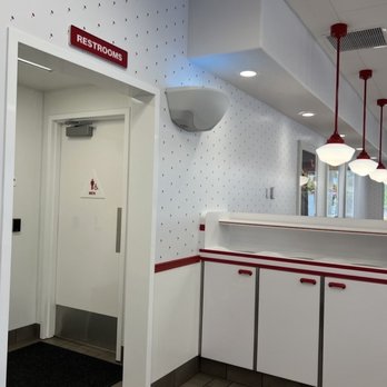 In-N-Out Burger - Interior - Fast Food Near Me - Hillsboro, Oregon In-N-Out Burger - Interior - Fast Food Near Me - Hillsboro, Oregon