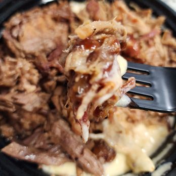 Steele Barrel BBQ Company - Loaded mac and cheese bowl with pulled pork - Food Trucks Near Me - Yelm, Washington