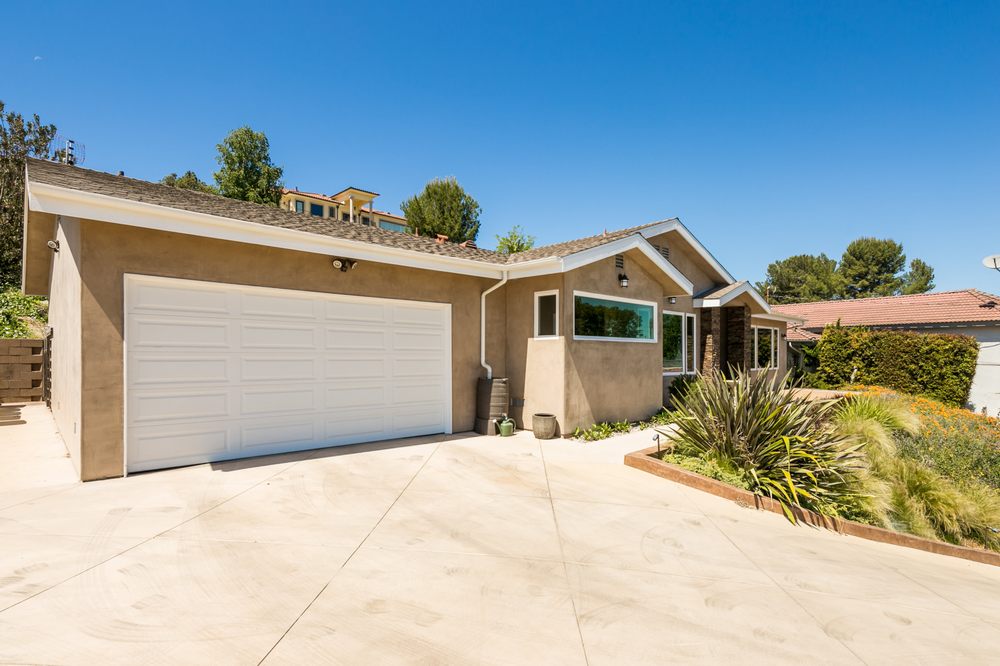 Slide of Vazana Construction