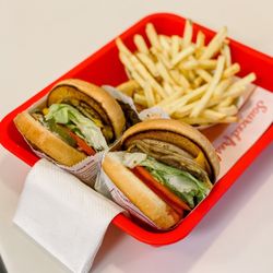 In-N-Out Burger - Cheeseburger w/whole grilled onions | August 2023