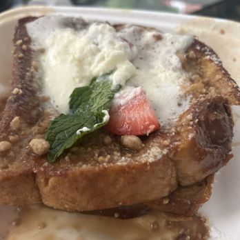 Izzy's 33 - Coffee Cake French Toast - Breakfast & Brunch Near Me - Philadelphia, Pennsylvania