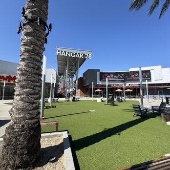 Hangar 28 - The round hang out zone with large tvs - Shopping Centers Near Me - Burbank, California Hangar 28 - The round hang out zone with large tvs - Shopping Centers Near Me - Burbank, California
