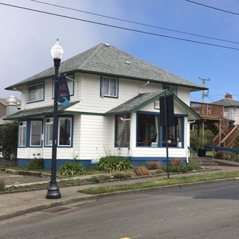 Zach's Bistro - Zach's Bistro is on Olive street in Nye Beach - New American Near Me - Newport, Oregon