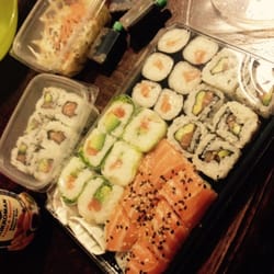 Amoi Sushi - Plateau la galaxie à 17€90 + 6 California et une salade de choux