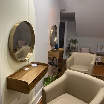 Poppy’s True Market - Busy bee salon is upstairs! Beautiful, relaxing place to have yourself pampered - Antiques Near Me - Bunnell, Florida Poppy’s True Market - Busy bee salon is upstairs! Beautiful, relaxing place to have yourself pampered - Antiques Near Me - Bunnell, Florida