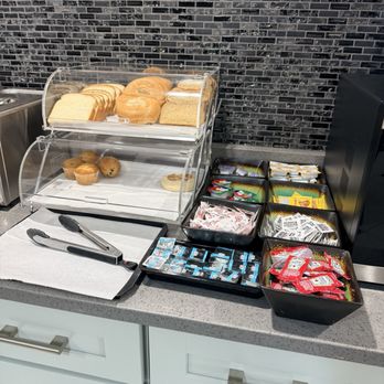 Best Western Morton Inn - Complimentary Breakfast - pastries - Hotels Near Me - Morton, Illinois Best Western Morton Inn - Complimentary Breakfast - pastries - Hotels Near Me - Morton, Illinois