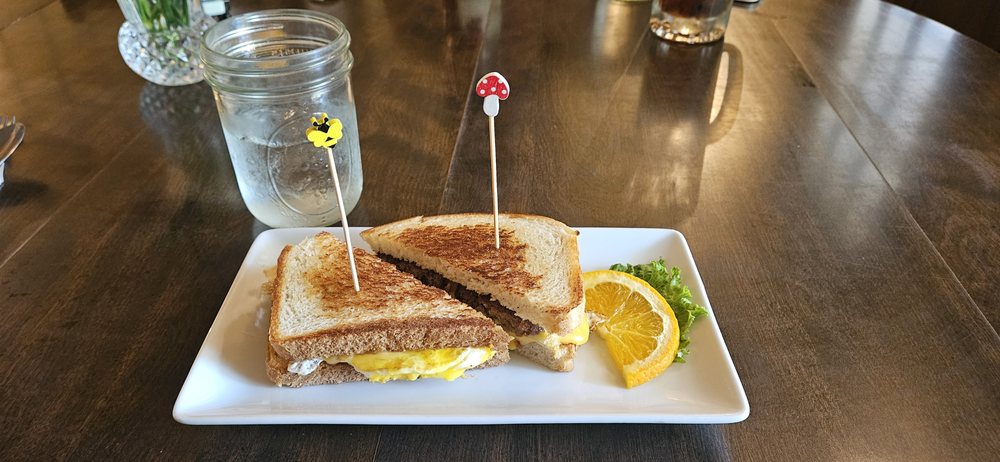 Wolf Creek Inn and Tavern Logo