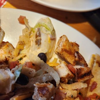 Applebee's Grill + Bar - Moldy soggy lettuce - American Near Me - Cheyenne, Wyoming