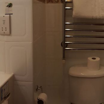 Three Swans Hotel - Bathroom in My Room at Three Swans Hotel - Hotels Near Me - Market Harborough, LEC