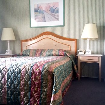Redwood Motel - Not luxury, but clean, comfy and has a certain road side motel charm. - Hotels Near Me - Bridgeport, California Redwood Motel - Not luxury, but clean, comfy and has a certain road side motel charm. - Hotels Near Me - Bridgeport, California