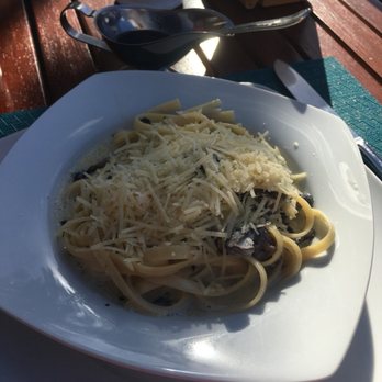 Agua Santa - Fettuccine Alfredo tartufo - Italian Near Me - Cancún, ROO Agua Santa - Fettuccine Alfredo tartufo - Italian Near Me - Cancún, ROO