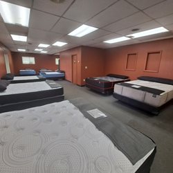 Syracuse Mattress - The rear show room