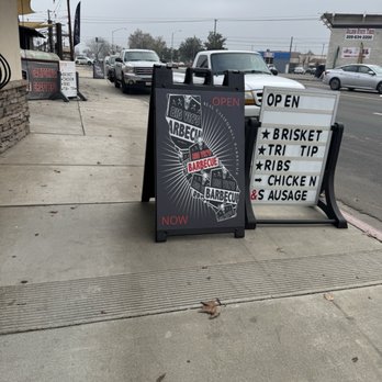 Big Vic's BBQ - Outside sign - Barbeque Near Me - Turlock, California