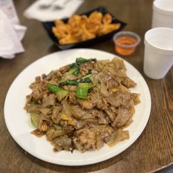 Rod Thai Family Taste - N2. Pad See You Noodles