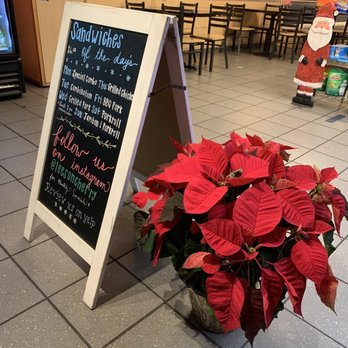 Lee's Sandwiches - 12/13/22 As you enter - Vietnamese Near Me - LongBeach, California