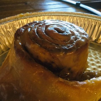 Old Bishop Farm - Delicious warm cinnamon roll - Ice Cream & Frozen Yogurt Near Me - Cheshire, Connecticut