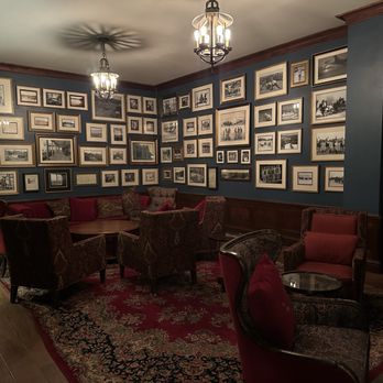 Skytop Lodge - Library Bar - Hotels Near Me - Skytop, Pennsylvania