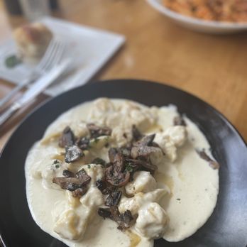 Certo Italian Restaurant - Fiocchi alla Gorgonzola con funghi - Italian Near Me - Miami, Florida Certo Italian Restaurant - Fiocchi alla Gorgonzola con funghi - Italian Near Me - Miami, Florida