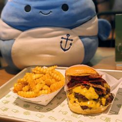 Shake Shack Alderwood - Angry ricky was rewarded with free fries for the wait :D