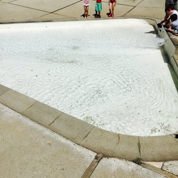 Dunsmore Park - Wading pool....kids love it! - Parks Near Me - La Crescenta, California