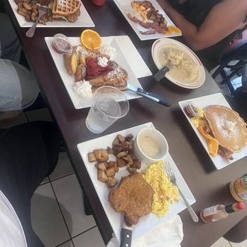 GEORGE’S CAFE - Updated June 2024 - 653 Photos & 390 Reviews - 522 E ...