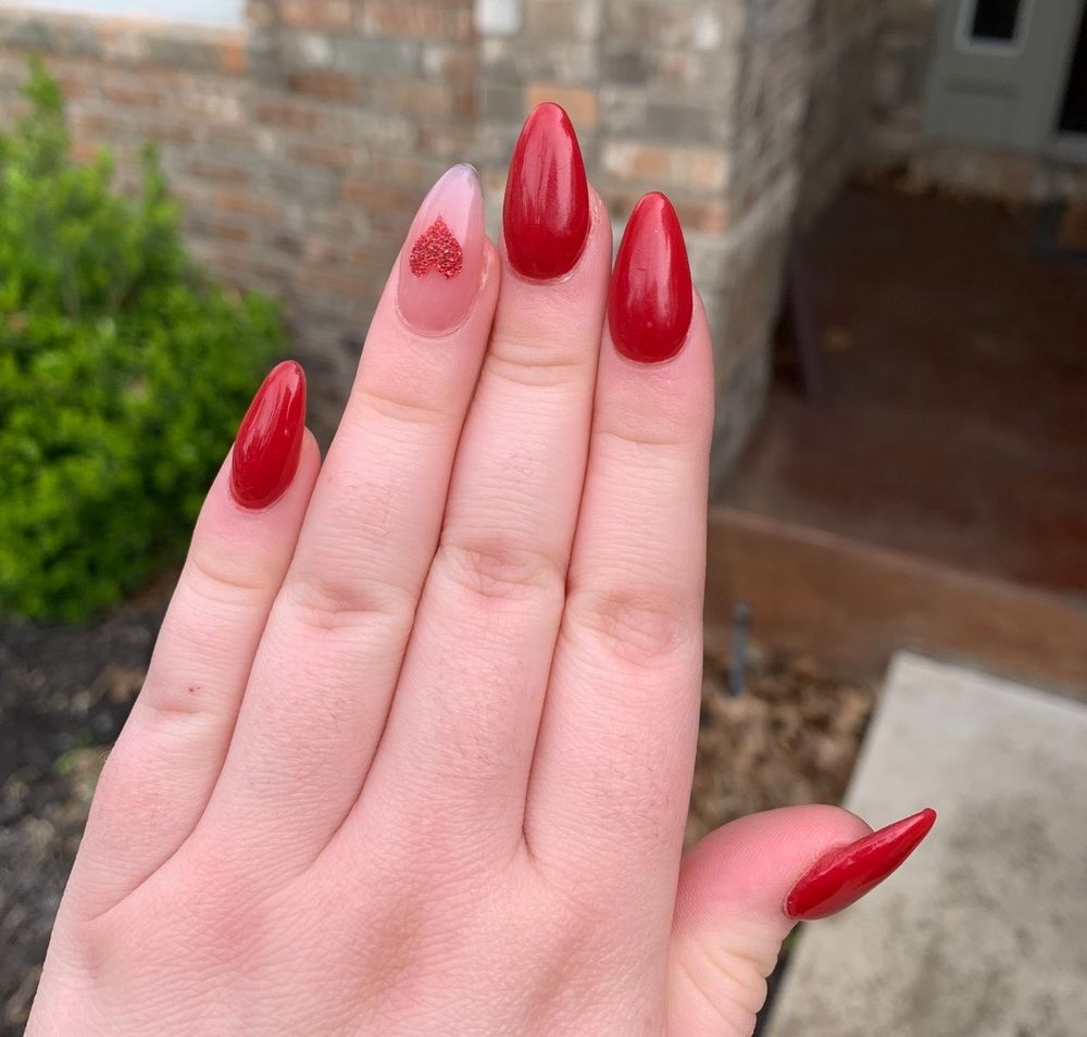 Diamond Nails & Spa Logo