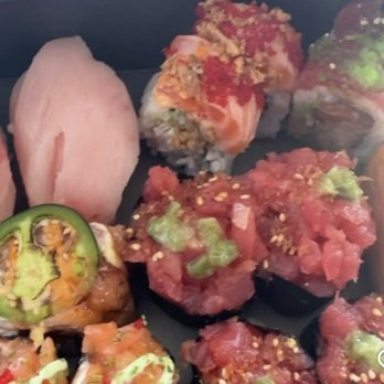 FOB Poke Bar - Sushi Bars Near Me - Tukwila, Washington