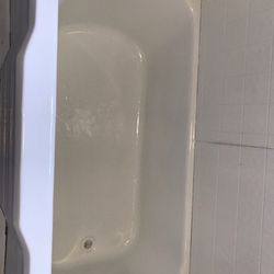 Professional Refinishing - Porcelain tub we refinished