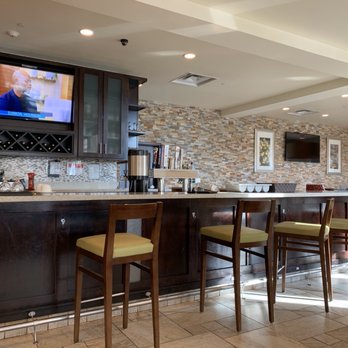 Hilton Garden Inn Gallup - The bar and lounge - Hotels Near Me - Gallup, New Mexico Hilton Garden Inn Gallup - The bar and lounge - Hotels Near Me - Gallup, New Mexico