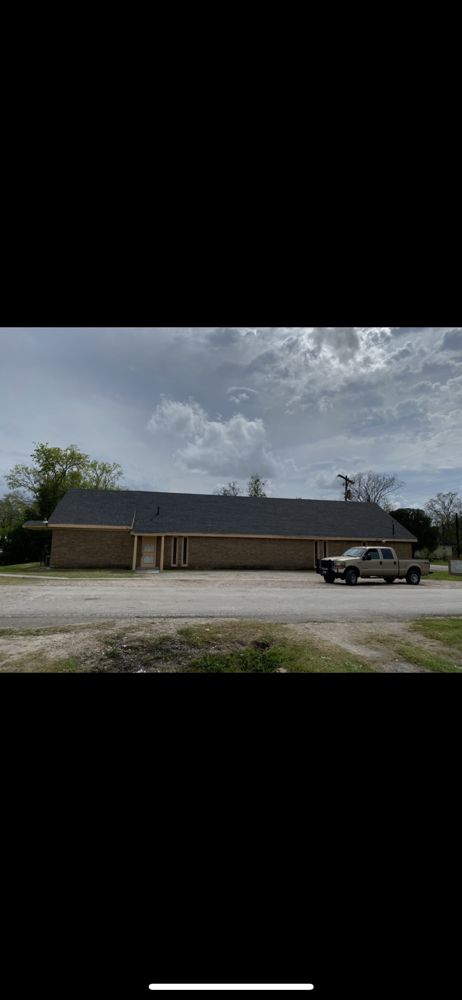 Slide of Nieves Roofing