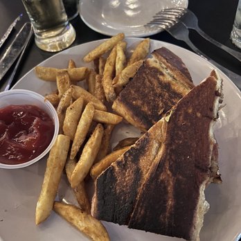 Treble Makers - Burnt bread Cuban sandwich , cold fríes - American Near Me - Wesley Chapel, Florida Treble Makers - Burnt bread Cuban sandwich , cold fríes - American Near Me - Wesley Chapel, Florida