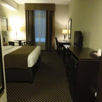 Quality Inn & Suites - Hotels Near Me - Petawawa, Ontario