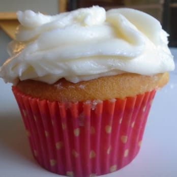 Dulce Tentacion Bakery - Vanilla Cake with Vanilla Buttercream Frosting - Bakeries Near Me - Vancouver, Washington
