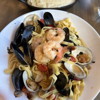 Louie's Prime Steak & Seafood - Seafood Near Me - Port Washington, New York