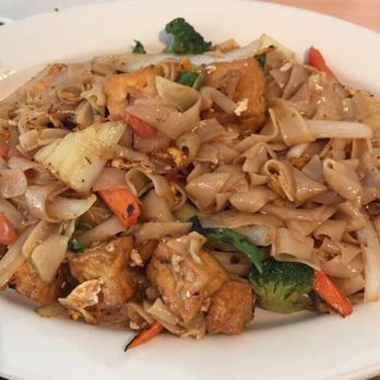 Jasmine Thai Cuisine - Pad Basil Noodle (drunken noodles) - Thai Near Me - Rome, Georgia