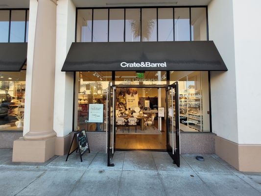 Crate & Barrel by null