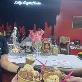 Kellys Sugar House - The cutest spot with a variety of rolled ice cream, scooped ice cream, coffee drinks, Italian sodas, and so much more! - Coffee & Tea Near Me - Page, Arizona