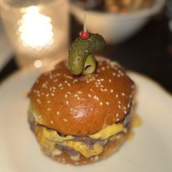 Old Man Bar - OMB Burger
