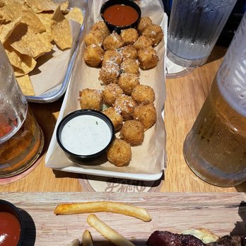Twin Peaks - Mozzarella Cheese Bites - New American Near Me - Pembroke Pines, Florida Twin Peaks - Mozzarella Cheese Bites - New American Near Me - Pembroke Pines, Florida