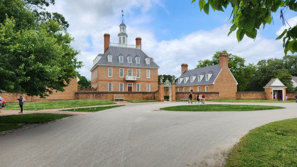 Colonial Williamsburg by null