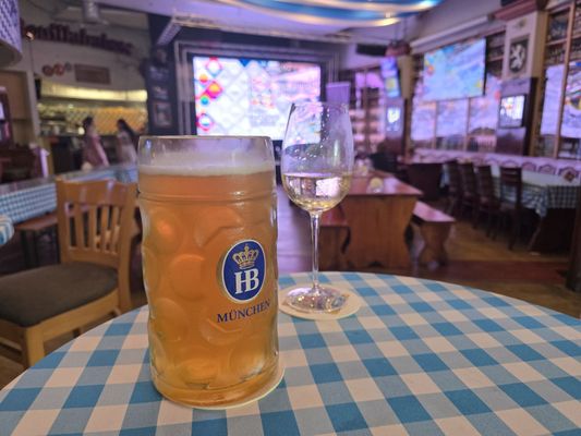 Fritz & Franz Bierhaus by null