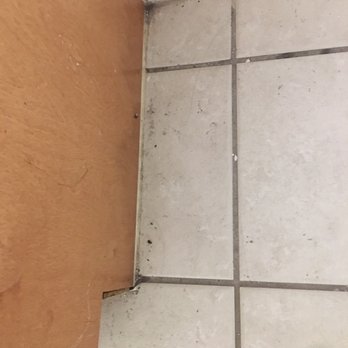 Reyes Maids - Dallas - Bathroom floor - Home Cleaning Near Me - Dallas , Texas