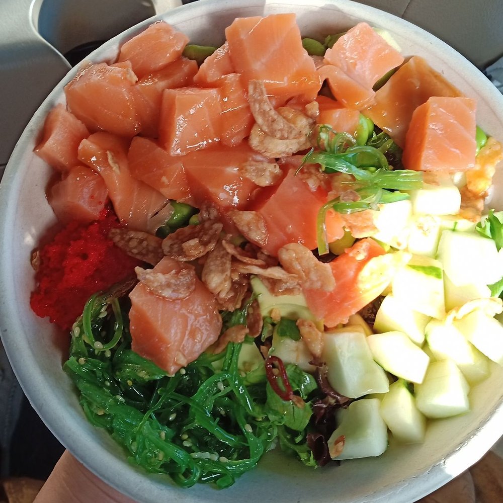 Domoishi - Poke bowl w/ double portion salmon   Base: White Sushi Rice & Salad Mix Toppings: Avocado, Seaweed, Fish Roe, Cucumber, Fr. Garlic - Poke Near Me - Chesterfield, Virginia