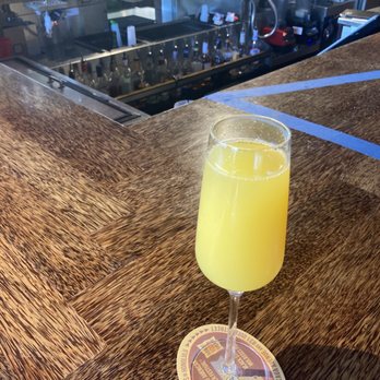 Cheeseburger In Paradise - Mimosa - Burgers Near Me - Honolulu, Hawaii