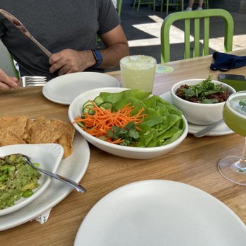 True Food Kitchen - Guacamole and jackfruit lettuce wraps - Vegetarian Near Me - Pasadena, California True Food Kitchen - Guacamole and jackfruit lettuce wraps - Vegetarian Near Me - Pasadena, California