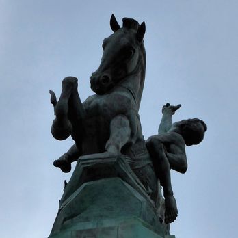 Wellington Cenotaph - The top - Landmarks & Historical Buildings Near Me - Wellington, WGN