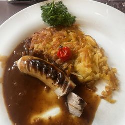 Restaurant Schnabel - Sausage and gravy with rosti!